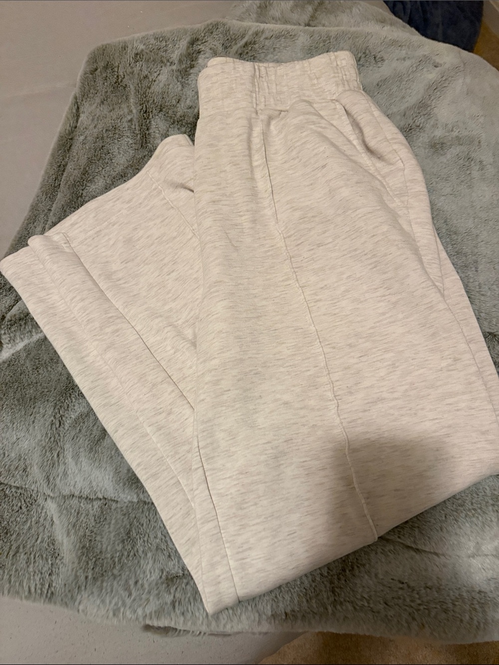 Varley Heather Light Gray Joggers